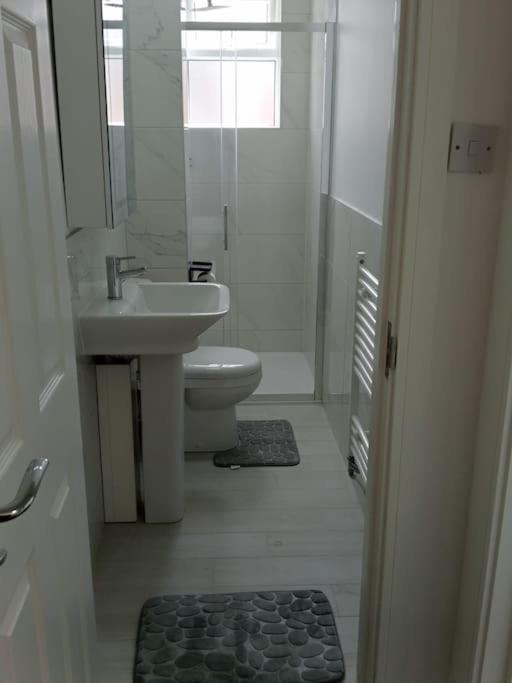 Roovi'S Nest Villa Nottingham Exterior photo